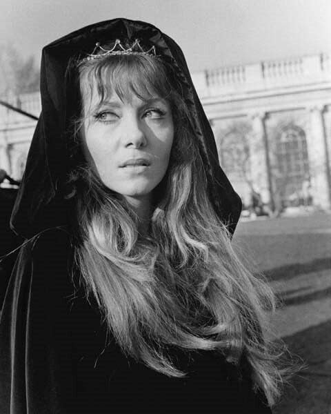 Vampir Aşıklar 1970 Ingrid Pitt, Moor Park'ın dışında Marcilla rolünde 4x6 fotoğraf